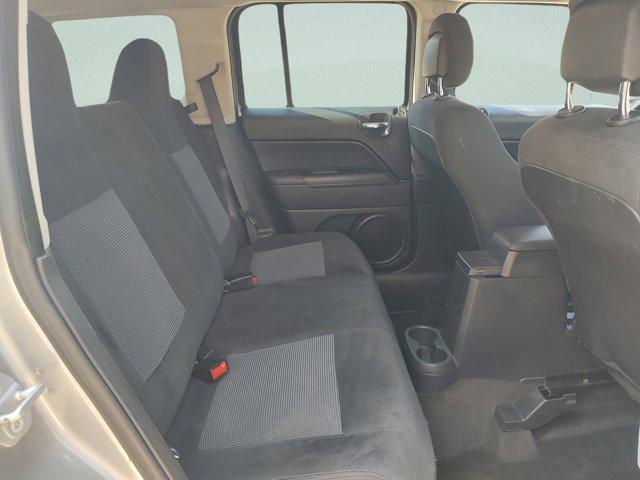 Photo of 2016 Billet Silver Metallic Clearcoat Jeep Patriot