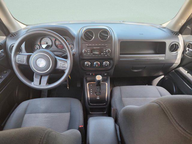 Photo of 2016 Billet Silver Metallic Clearcoat Jeep Patriot