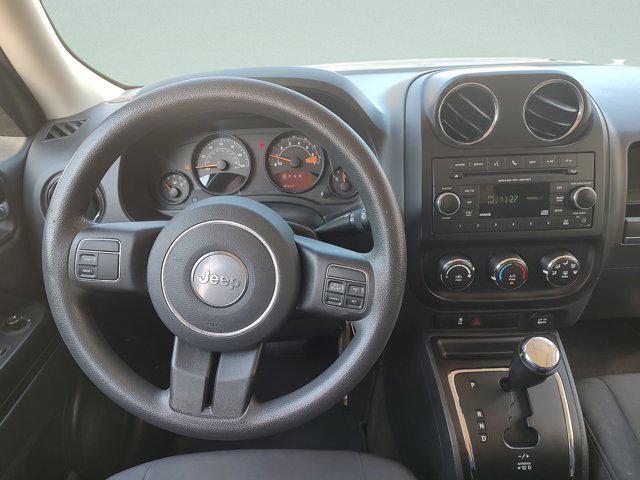 Photo of 2016 Billet Silver Metallic Clearcoat Jeep Patriot