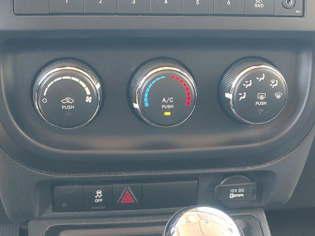Photo of 2016 Billet Silver Metallic Clearcoat Jeep Patriot