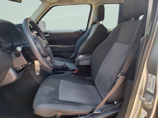 Photo of 2016 Billet Silver Metallic Clearcoat Jeep Patriot