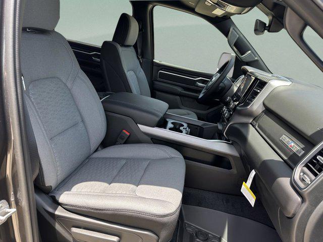 Photo of 2025 Granite Crystal Metallic Clearcoat RAM 1500