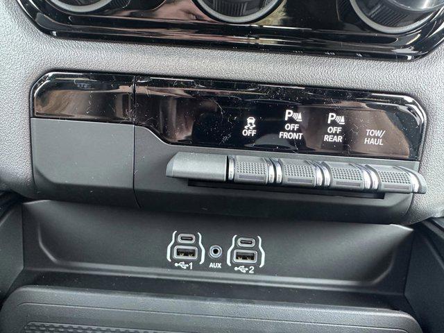 Photo of 2025 Granite Crystal Metallic Clearcoat RAM 1500