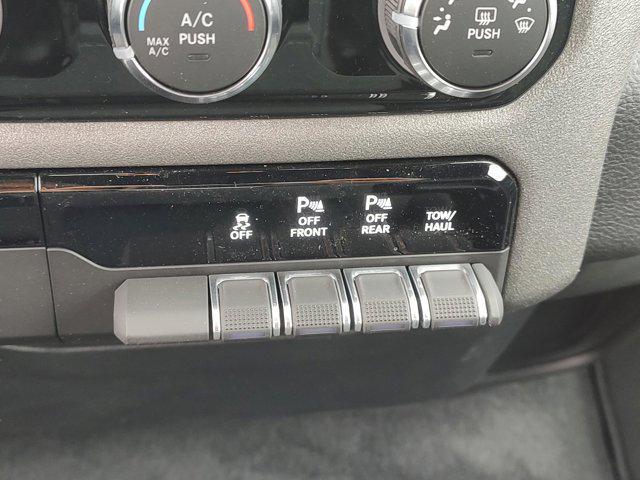 Photo of 2025 Granite Crystal Metallic Clearcoat RAM 1500