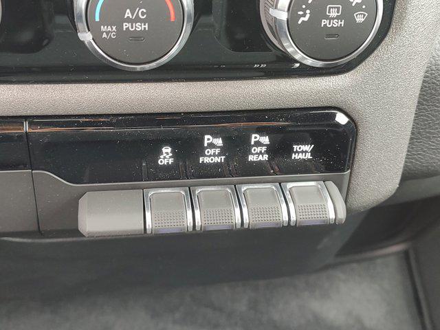Photo of 2025 Granite Crystal Metallic Clearcoat RAM 1500