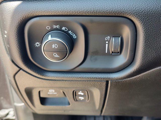 Photo of 2025 Granite Crystal Metallic Clearcoat RAM 1500