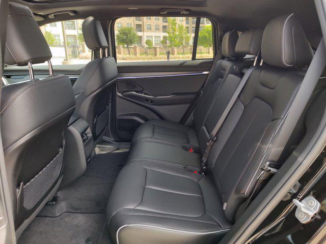Photo of 2025 Diamond Black Crystal Pearlcoat Jeep Wagoneer S