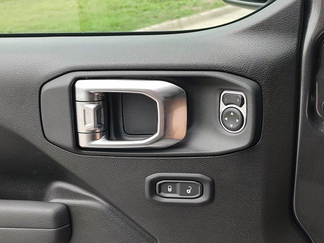 Photo of 2025 Granite Crystal Metallic Clearcoat Jeep Gladiator