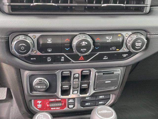 Photo of 2025 Granite Crystal Metallic Clearcoat Jeep Gladiator