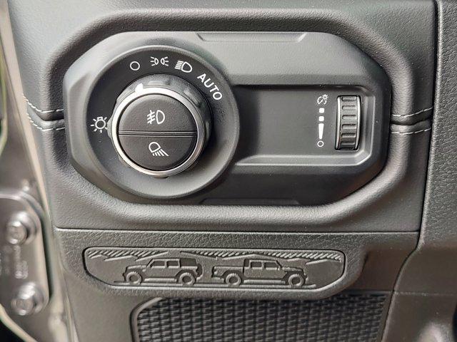 Photo of 2025 Granite Crystal Metallic Clearcoat Jeep Gladiator