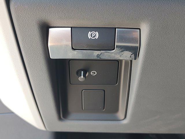Photo of 2024 Fuji White Land Rover Defender