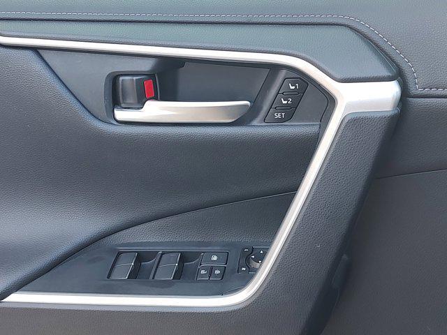 Photo of 2019 Magnetic Gray Metallic Toyota RAV4