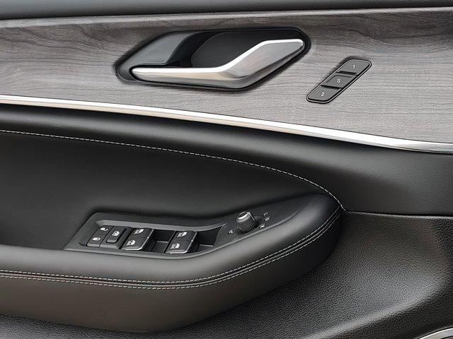 Photo of 2025 Diamond Black Crystal Pearlcoat Jeep Grand Cherokee