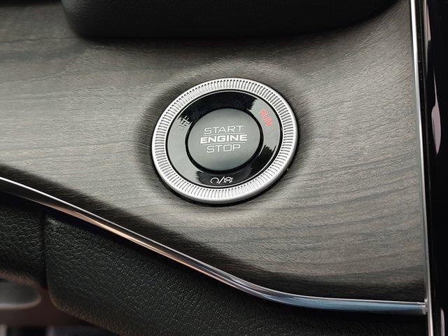 Photo of 2025 Diamond Black Crystal Pearlcoat Jeep Grand Cherokee