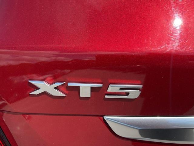 Photo of 2022 Infrared Tintcoat Cadillac XT5