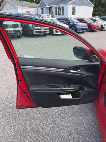 Photo of 2019 Red Honda Civic