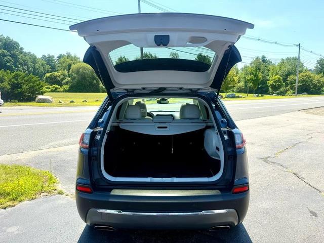 Photo of 2019 Blue Pearl Metallic Jeep Cherokee