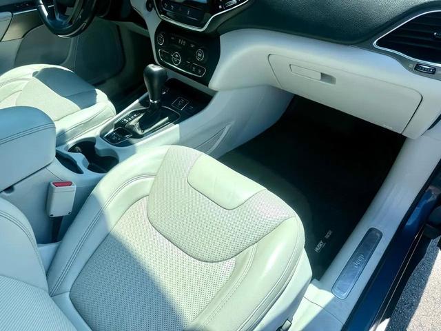 Photo of 2019 Blue Pearl Metallic Jeep Cherokee