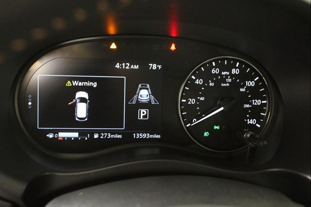 Photo of 2023 Gray/Super Black Nissan Kicks