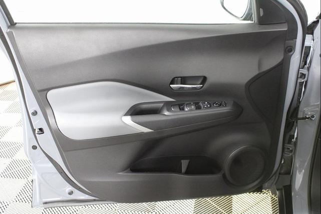Photo of 2023 Gray/Super Black Nissan Kicks