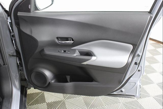 Photo of 2023 Gray/Super Black Nissan Kicks