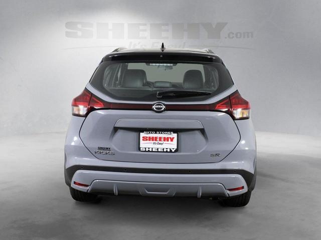 Photo of 2023 Gray/Super Black Nissan Kicks