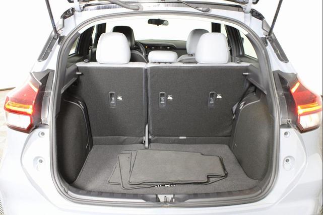 Photo of 2023 Gray/Super Black Nissan Kicks