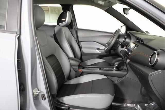Photo of 2023 Gray/Super Black Nissan Kicks