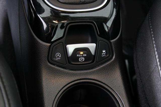 Photo of 2021 White Clearcoat Jeep Compass