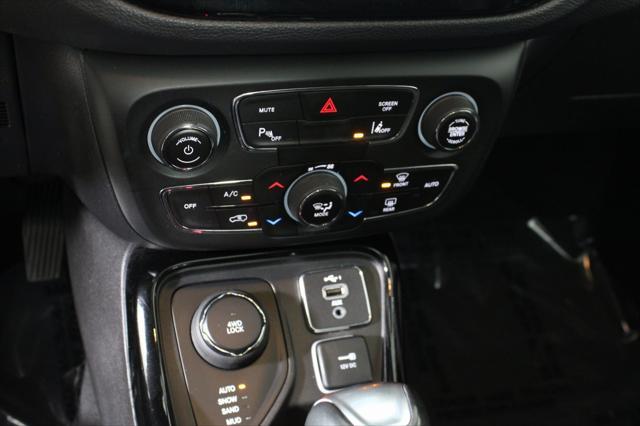 Photo of 2021 White Clearcoat Jeep Compass