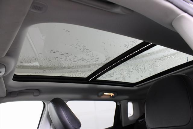 Photo of 2021 White Clearcoat Jeep Compass