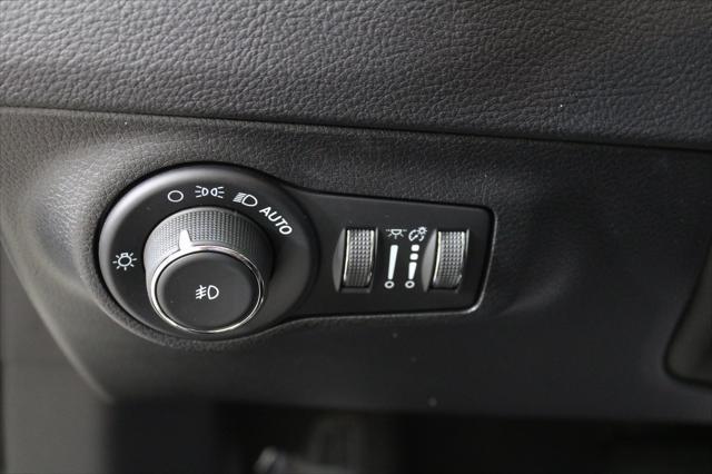 Photo of 2021 White Clearcoat Jeep Compass