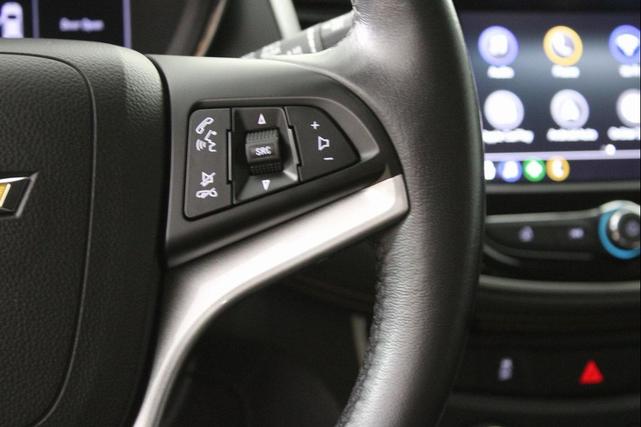 Photo of 2022 Iridescent Pearl Tricoat Chevrolet Trax