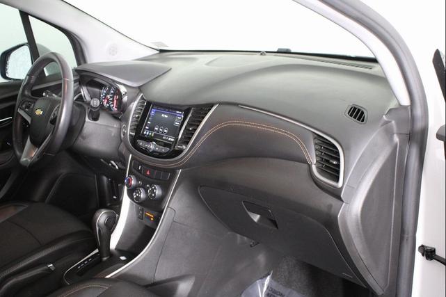 Photo of 2022 Iridescent Pearl Tricoat Chevrolet Trax