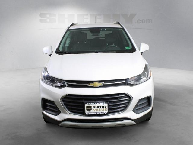 Photo of 2022 Iridescent Pearl Tricoat Chevrolet Trax