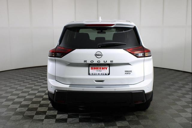 Photo of 2025 White Pearl Nissan Rogue