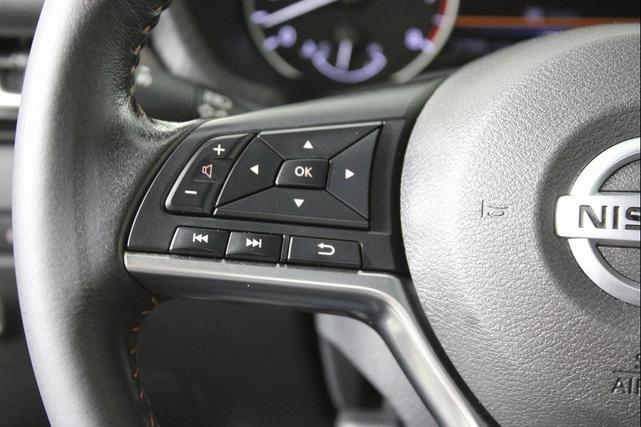 Photo of 2023 Aspen White Tricoat/Super Black Nissan Sentra