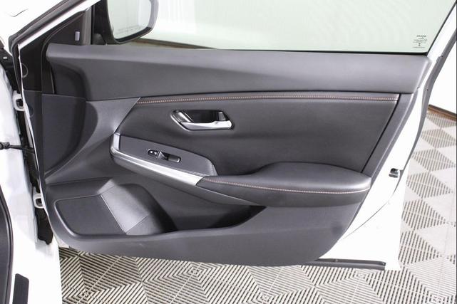 Photo of 2023 Aspen White Tricoat/Super Black Nissan Sentra