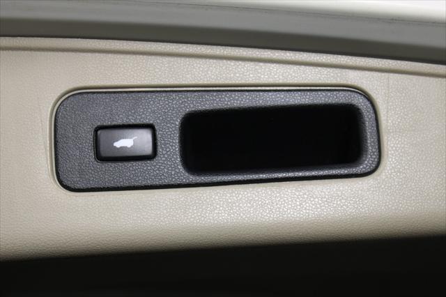Photo of 2016 White Diamond Pearl Honda Odyssey