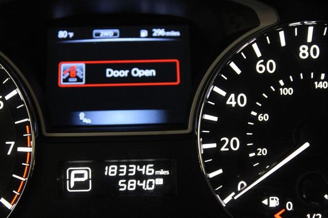 Photo of 2015 Magnetic Black Nissan Pathfinder