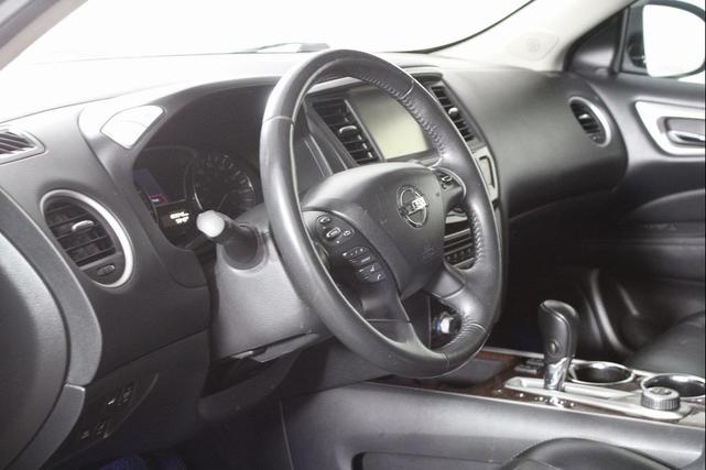 Photo of 2015 Magnetic Black Nissan Pathfinder