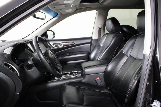 Photo of 2015 Magnetic Black Nissan Pathfinder