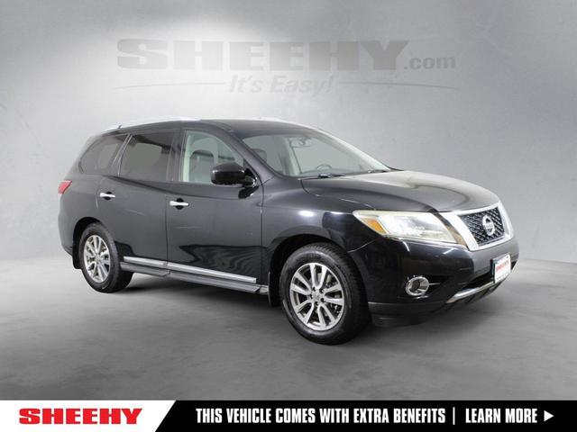 Photo of 2015 Magnetic Black Nissan Pathfinder