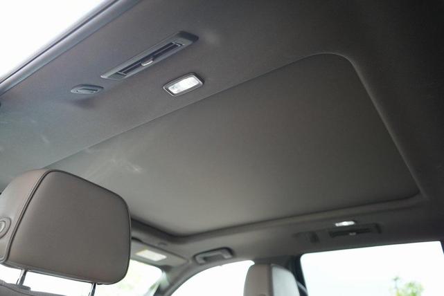 Photo of 2023 White Frost Tricoat GMC Yukon