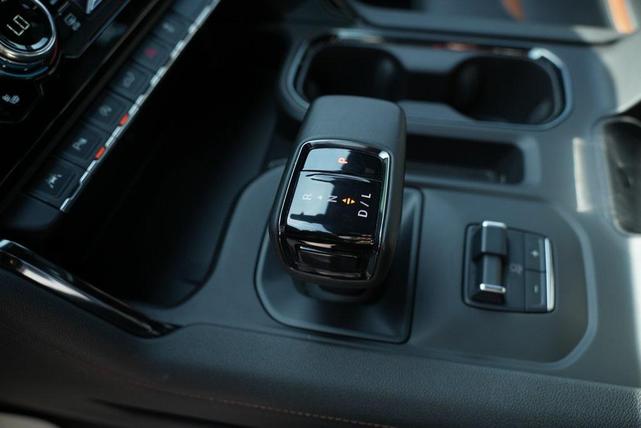 Photo of 2024 Summit White GMC Sierra 1500