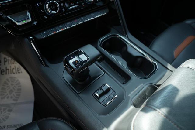 Photo of 2024 Summit White GMC Sierra 1500
