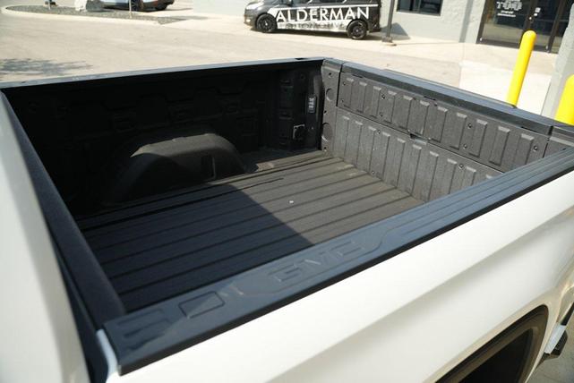 Photo of 2024 Summit White GMC Sierra 1500