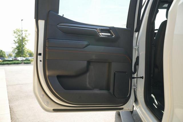 Photo of 2024 Summit White GMC Sierra 1500