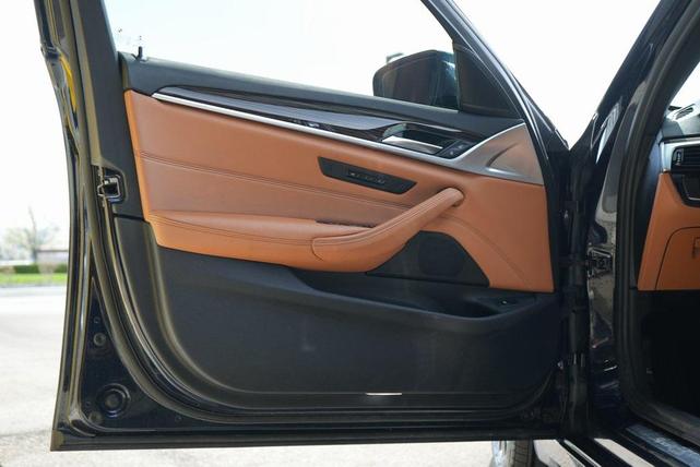 Photo of 2019 Imperial Blue Metallic BMW 530
