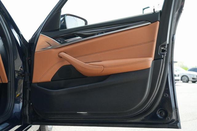 Photo of 2019 Imperial Blue Metallic BMW 530